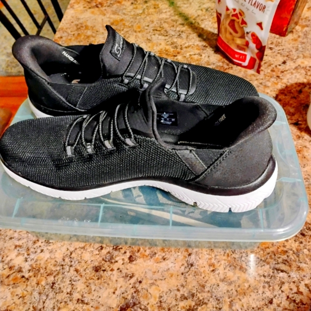 NWT WOMEN'S SKETCHERS